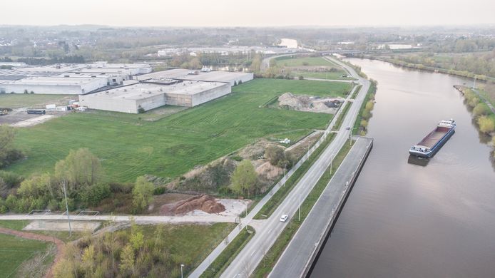 Het vooruitzicht dat op de site Santens langs de Schelde 500 nieuwe woningen zouden komen, baart de partij Groen zorgen.