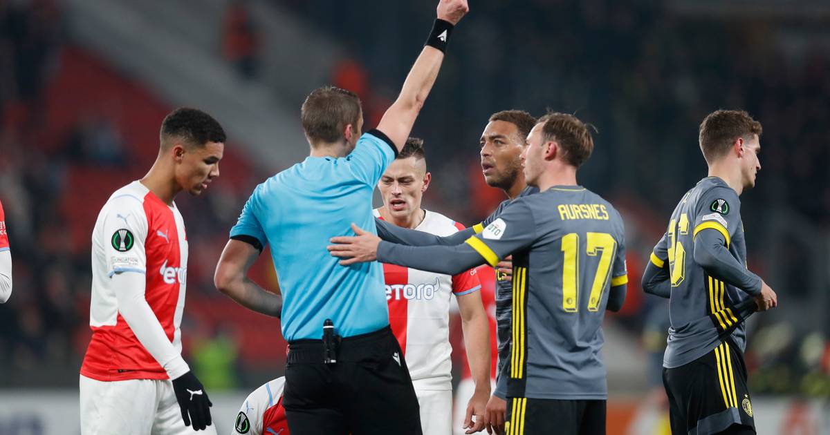 Supersub Dessers kopt tien Feyenoorders in blessuretijd naar overwintering én groepswinst