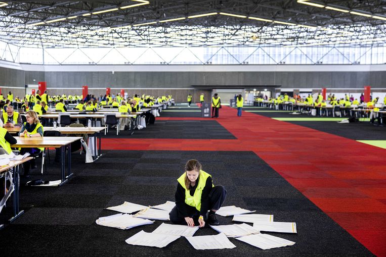 Stemformulieren in de RAI waar stemmen worden geteld. Beeld ANP