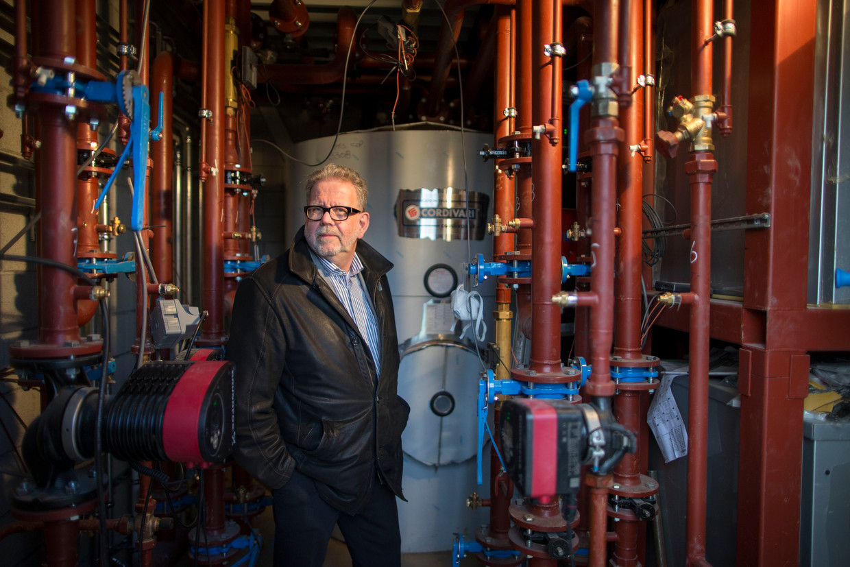 Louis Hiddes, directeur van Mijnwater BV in Heerlen, in de energiecentrale van de nieuwe accomodatie Bekkerveld. Beeld Annemiek  Mommers