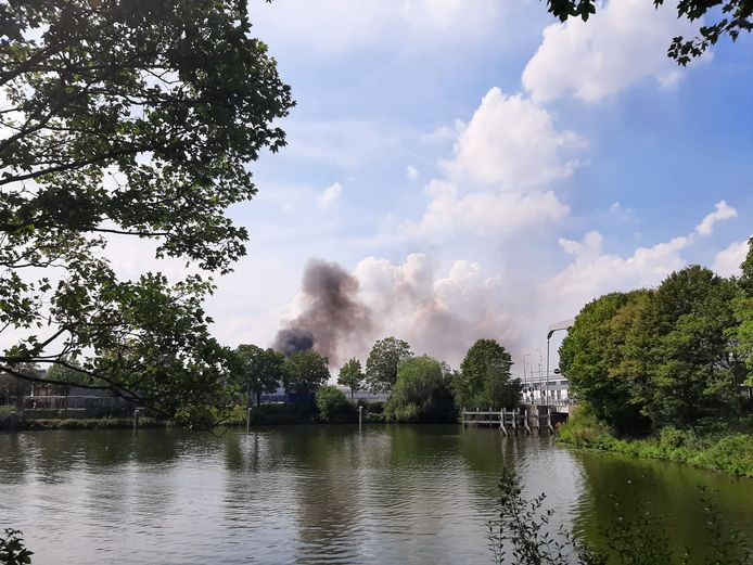 Grote Brand Bij Heineken In Den Bosch Snel Onder Controle Rookpluimen In Wijde Omtrek Te Zien Den Bosch Ed Nl