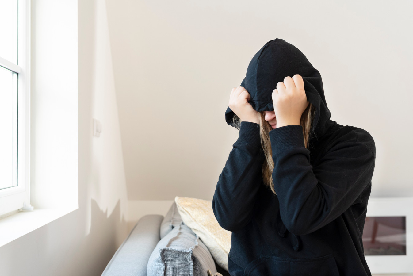 Last van een kater én een angstig gevoel? 1 op de 10 kampt met hangxiety. “Verlegen mensen zijn