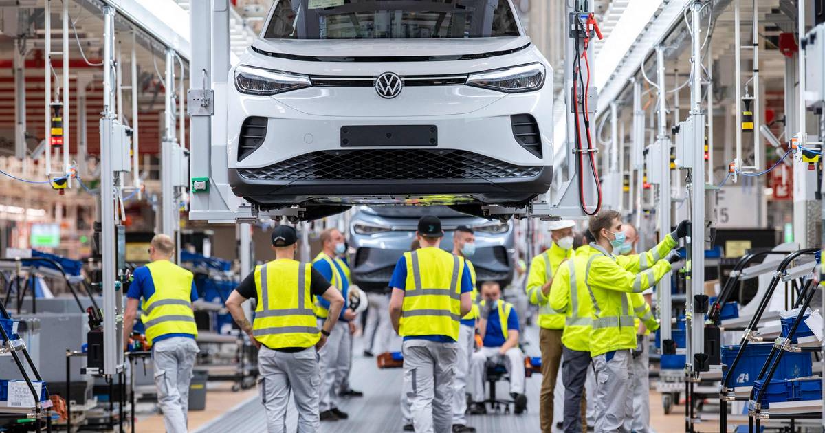 Volkswagen Sees European Demand For Electric Cars Decline Due To Expensive Electricity |  Economy