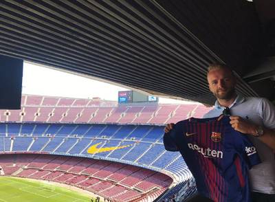 Oldham-speler houdt Twitteraars voor de gek met Barça-shirt
