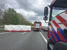Spookrijder (67) overleden na aanrijding op A59 bij Nuland, weg tot in de avond afgesloten 