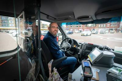 Buurtbus 556 is een hit, merkt chauffeur Willem-Paul: ‘Je wilt niemand laten staan’