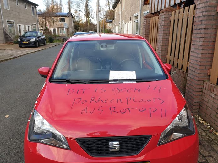 De bekladde auto in Amersfoort.