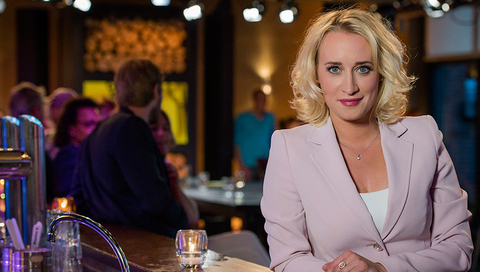 Eva Jinek Portretteert Van Gaal En Clinton Show Pzc Nl