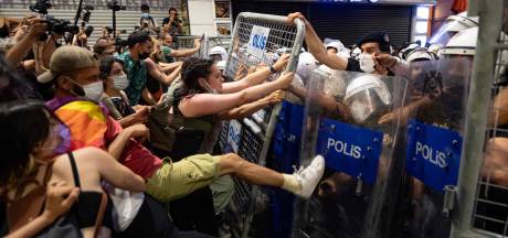 Turkije officieel weg uit vrouwenrechtenverdrag, duizenden demonstranten de straat op