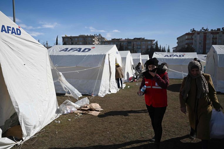 Een tentenkamp voor slachtoffers van de aardbeving in de Turkse stad Kahramanmaras. Beeld AFP