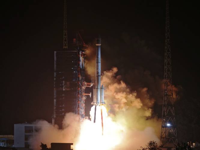 China lanceert vijf satellieten met één raket