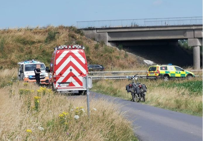 De fietser kwam in een gracht terecht op de grens van Ruddervoorde en Veldegem.