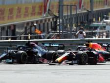 Verstappen crasht na heftig gevecht met Hamilton, wereldkampioen krijgt 10 seconden straf