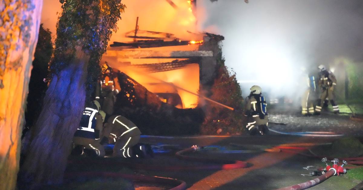 Asbest vrijgekomen bij schuurbrand in Nijeveen