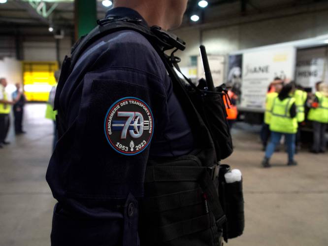 Vrouw die drugs smokkelt, vuurt kogel af op luchthaven Parijs: “Drama op nippertje vermeden”