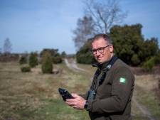 Vogelteller Rick uit Nijverdal filtert kakofonie aan geluiden: ‘Zanglijsters hoor je overal bovenuit’