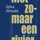 ‘Niet zomaar een rivier’ is een indringende novelle met de rijkdom van een roman
