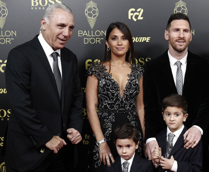 Hristo Stoichkov ging op de foto met Lionel Messi en zijn gezin.