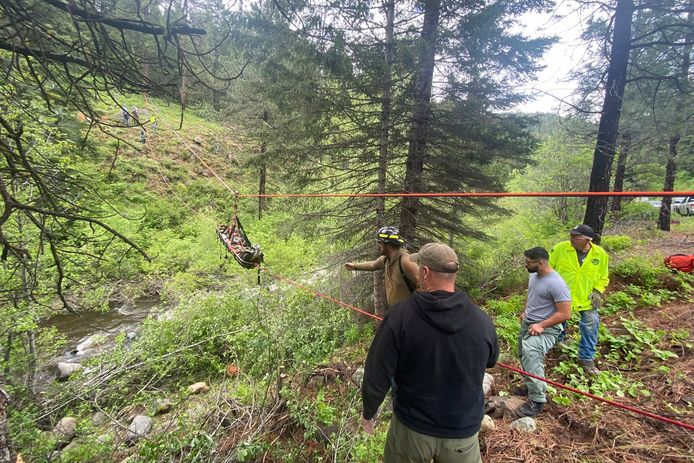 Zo slaagden hulpverleners erin de Amerikaan te redden.