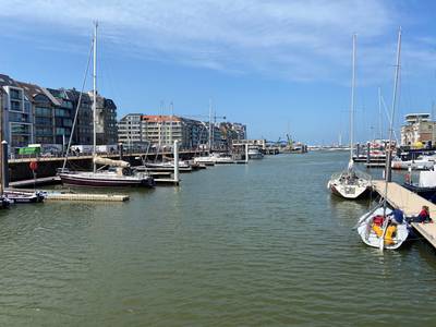 Un homme de 73 ans chute mortellement d'un ponton à Ostende: 