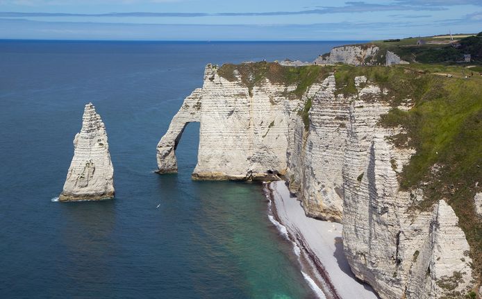 De Falaises d'Aval bij Etretat in Frankrijk.