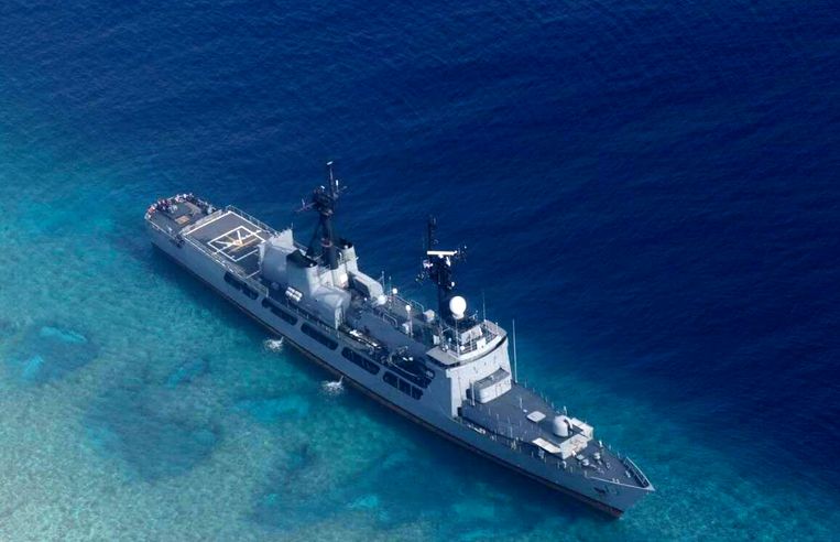 Filipina dan China bertempur di laut karena “benda mengambang”, kemungkinan sisa-sisa rudal