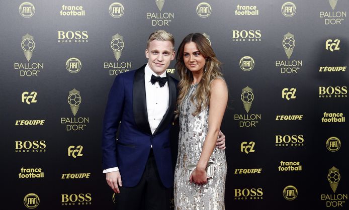 Donny van de Beek samen met zijn vriendin Estelle Bergkamp.