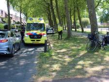Twee fietsers in Apeldoorn naar het ziekenhuis in één uur tijd