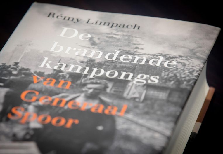 Het boek van Limpach: De brandende kampongs van Generaal Spoor. Beeld ANP