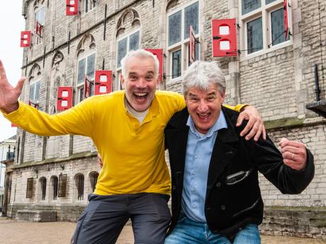 Arjan en Gerard delen al tien jaar alleen blij nieuws, en dat vieren ze nu met reis langs 18 stations