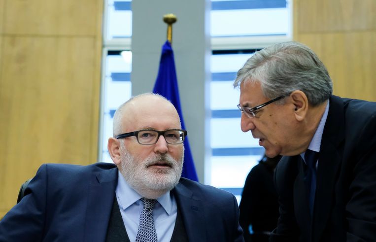 Timmermans en Juncker spraken onlangs ook al hun zorgen uit over de situatie in Polen en  Hongarije. Beeld EPA
