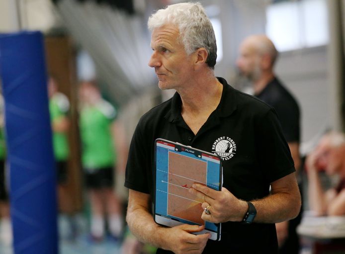 Coach Stefaan Decoster loodste Rembert Torhout naar vijf zeges op rij, maar wil zeker nog niet aan de titel denken.