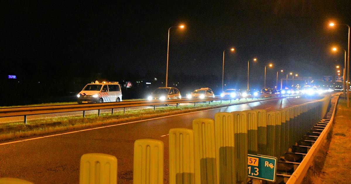 File door gekantelde bestelbus N57 Middelburg.