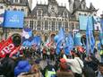 Fransen leggen massaal werk neer: ‘Als nodig is zullen we ook tijdens Olympische Spelen gaan staken’