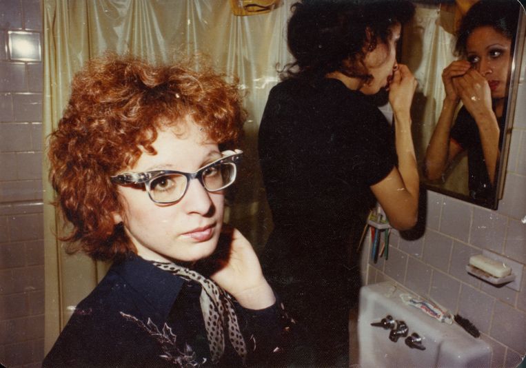 Nan Goldin in Gouden Leeuw-winnaar  'All the Beauty and the Bloodshed’. Beeld rv