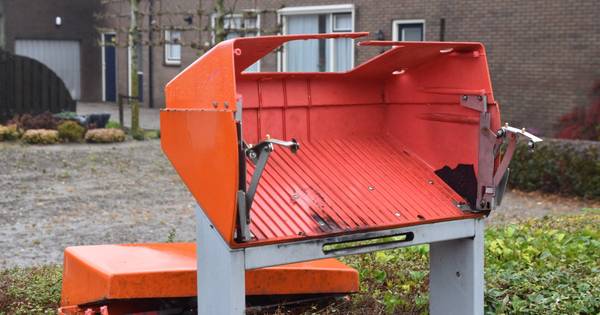 Brievenbus opgeblazen in Nederhemert, vermoedelijk met zwaar vuurwerk - BD.nl