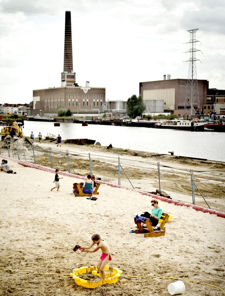 Het DOK-strand in Gent, een van de steden waar de bevolkingsaangroei het hoogst is (+12 procent). Beeld Jonas Lampens
