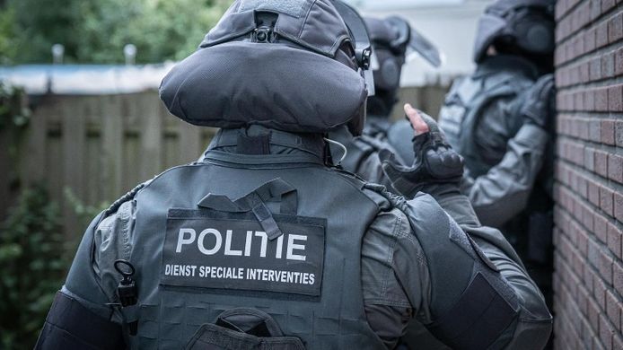 Arrestatieteam beukt bij inval deur van verkeerd huis open gezin met drie jonge kinderen schrikt zich rot Home gelderlander