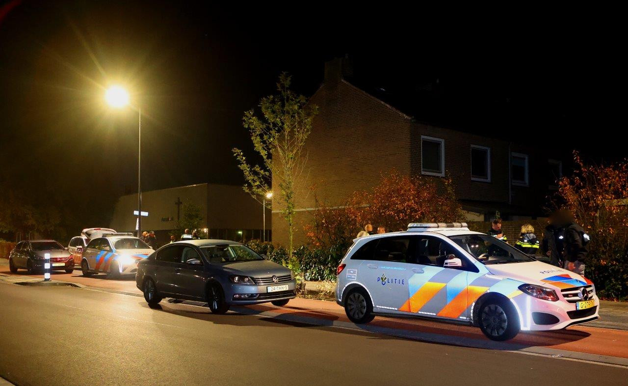 Een man is zondagavond opgepakt in Den Bosch vanwege mishandeling.