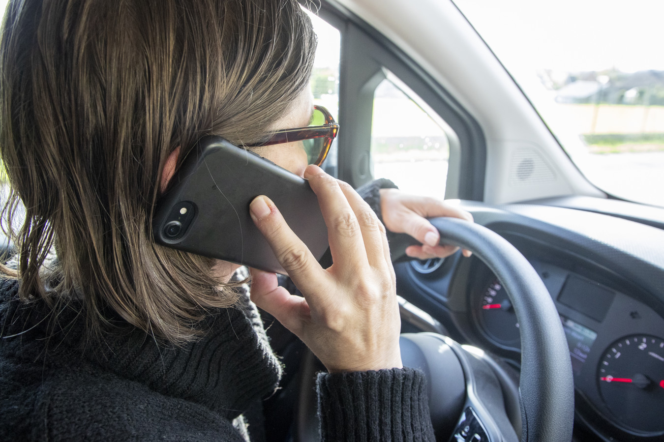 Niet handsfree bellen achter achter het stuur? Schrik niet dit tik je daar volgend jaar voor af