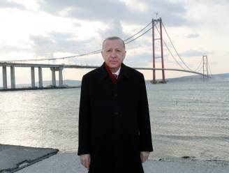 Langste hangbrug ter wereld ingehuldigd in Turkije