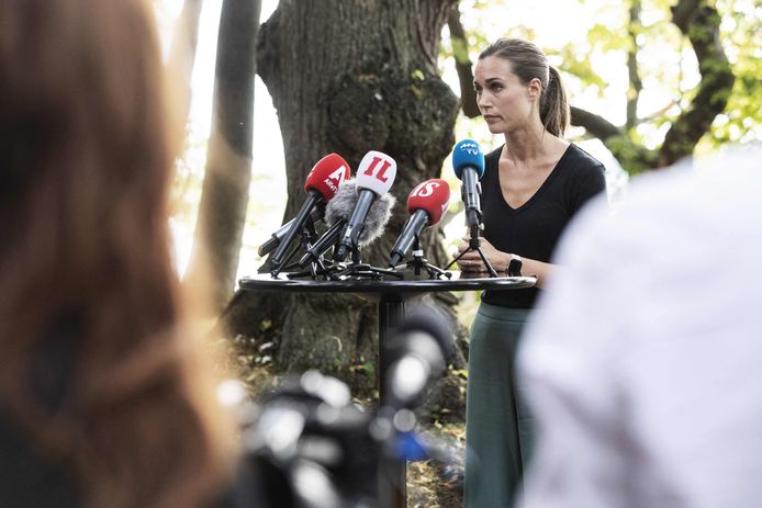 Finse eerste minister, Sanna Marin, tijdens een eerste persconferentie over feestvideo's op 19 augustus 2022.