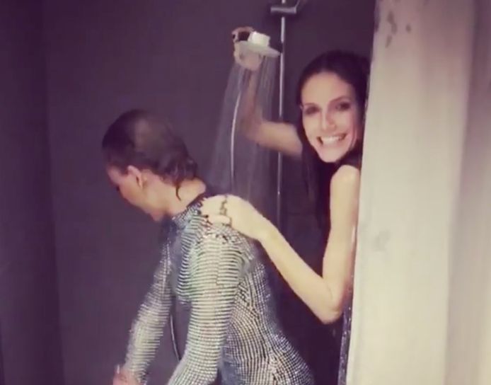 Heidi Klum en Mel B kruipen samen onder de douche Celebrities hln.be