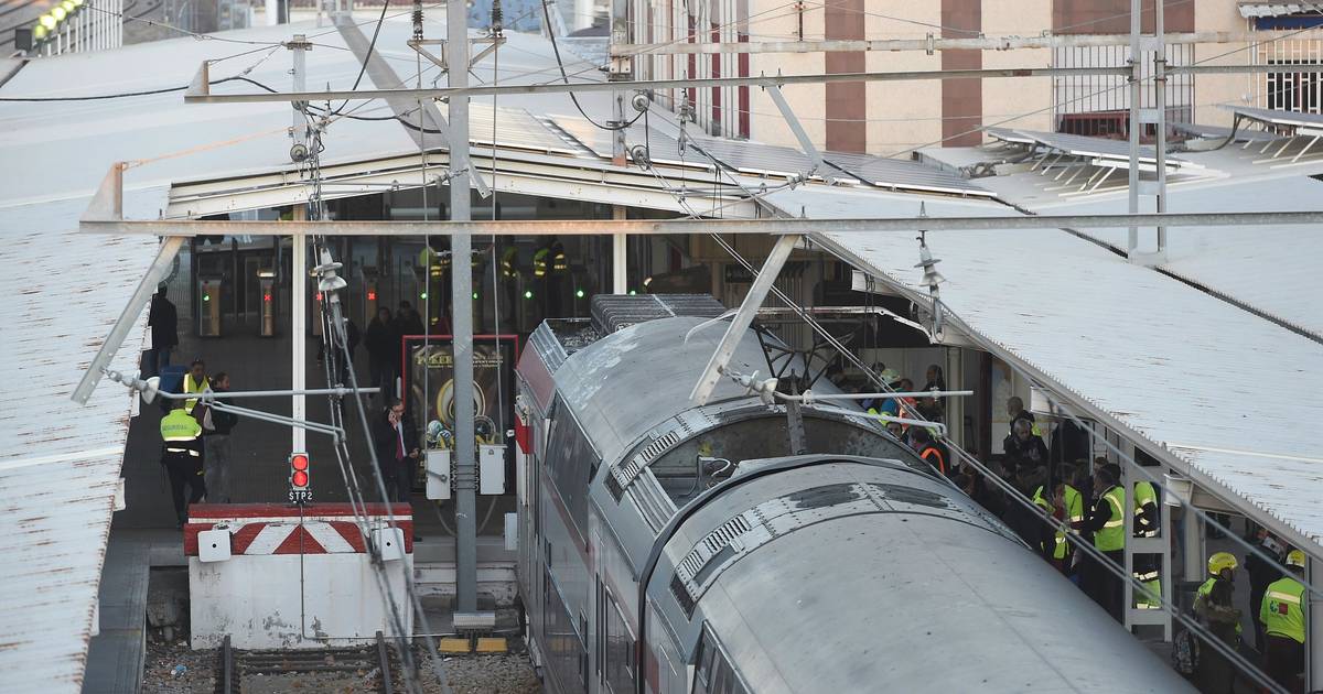 45 Spaanse treinreizigers gewond bij botsing met stootblok.