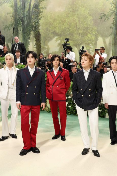 Stray Kids devient le premier groupe de K-pop à participer au Met Gala, des photographes épinglés pour leur comportement “irrespectueux”