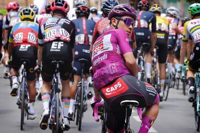 Tweevoudig ritwinnaar Caleb Ewan stapt al vroeg uit de Giro