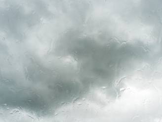 Bewolkt en nevelig met kans op wat gedruppel of motregen
