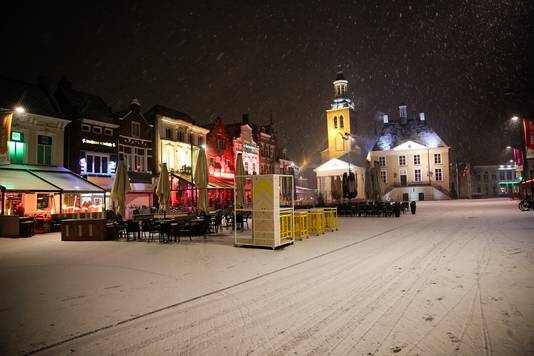 Sneeuw in Brabant: de Markt in Roosendaal