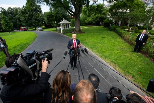 Donald Trump beantwoordt vragen over zijn ontmoeting met de Noord-Koreaanse president Kim.