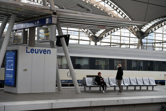 In Leuven werd de vrouw van de trein gehaald.